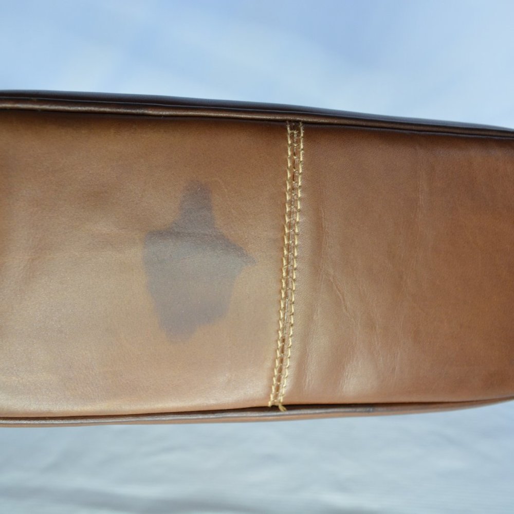 Gucci 1970's Script Logo Leather Shoulder Bag - image 6